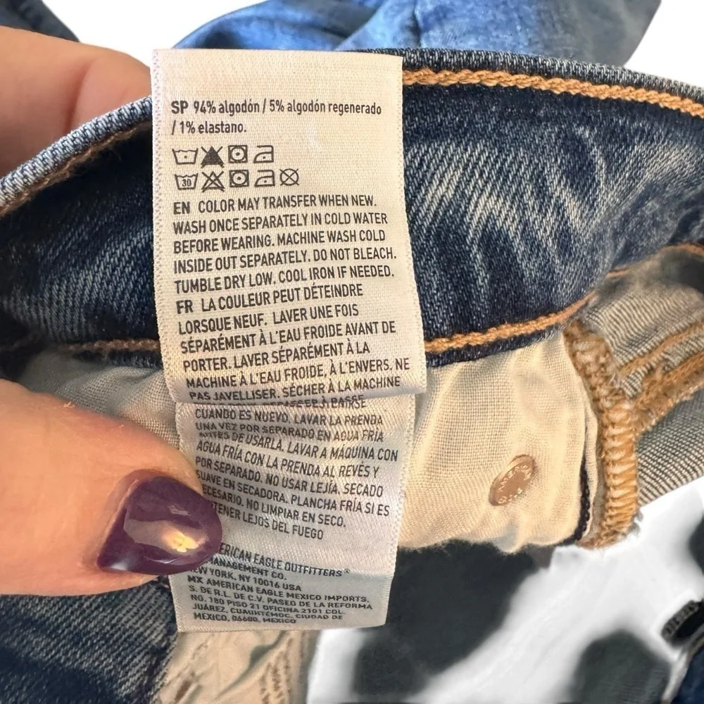 American Eagle - NWT 90s Bootcut Vintage Distressed Jeans Sz 4